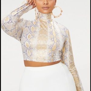 Pretty Little Thing Snakeprint Long Sleeve Crop